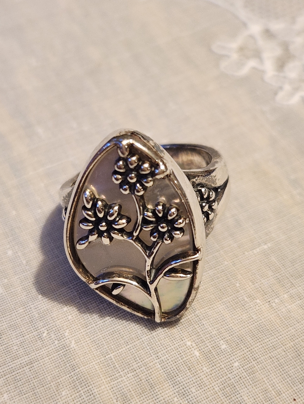 Veronica Benally Sterling Silver Mother-of-Pearl Floral Ring SIZE 9 - Picture 4 of 16